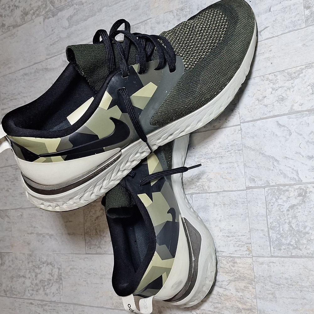 Nike Odyssey Flyknit React - image 2